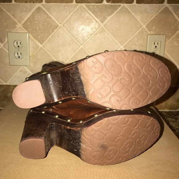 Ugg Savanna with box and copy of receipt - Picture 2 of 8